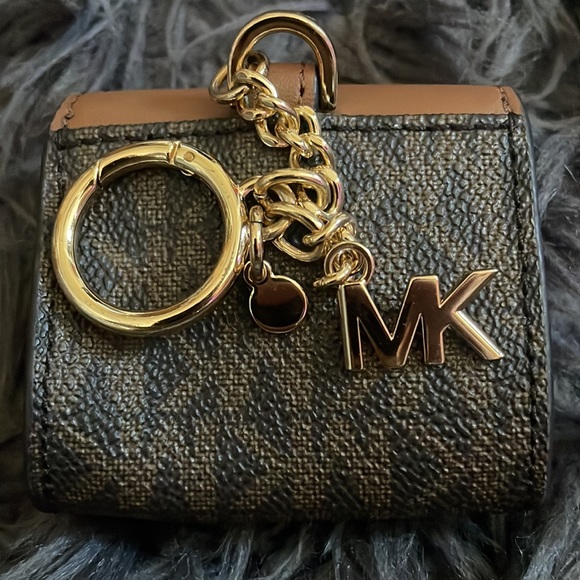 Michael Kors airpods case - Picture 5 of 5